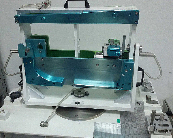 半自動檢具